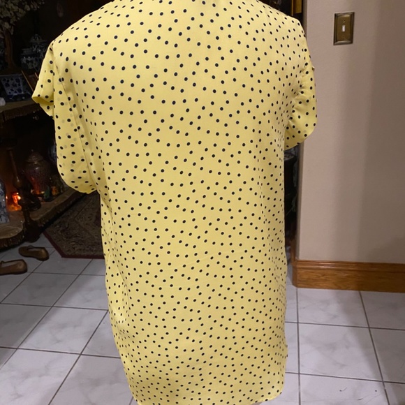 Yellow Polka dotted blouse size medium - Picture 5 of 7
